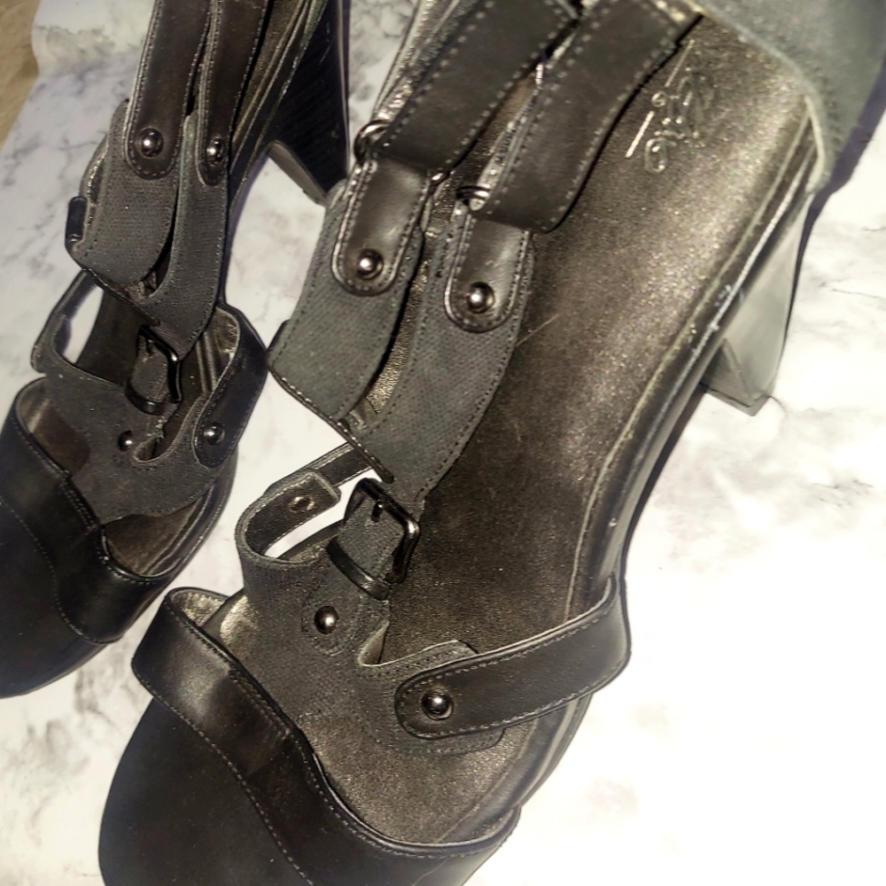 Size 9 Mossimo black heels